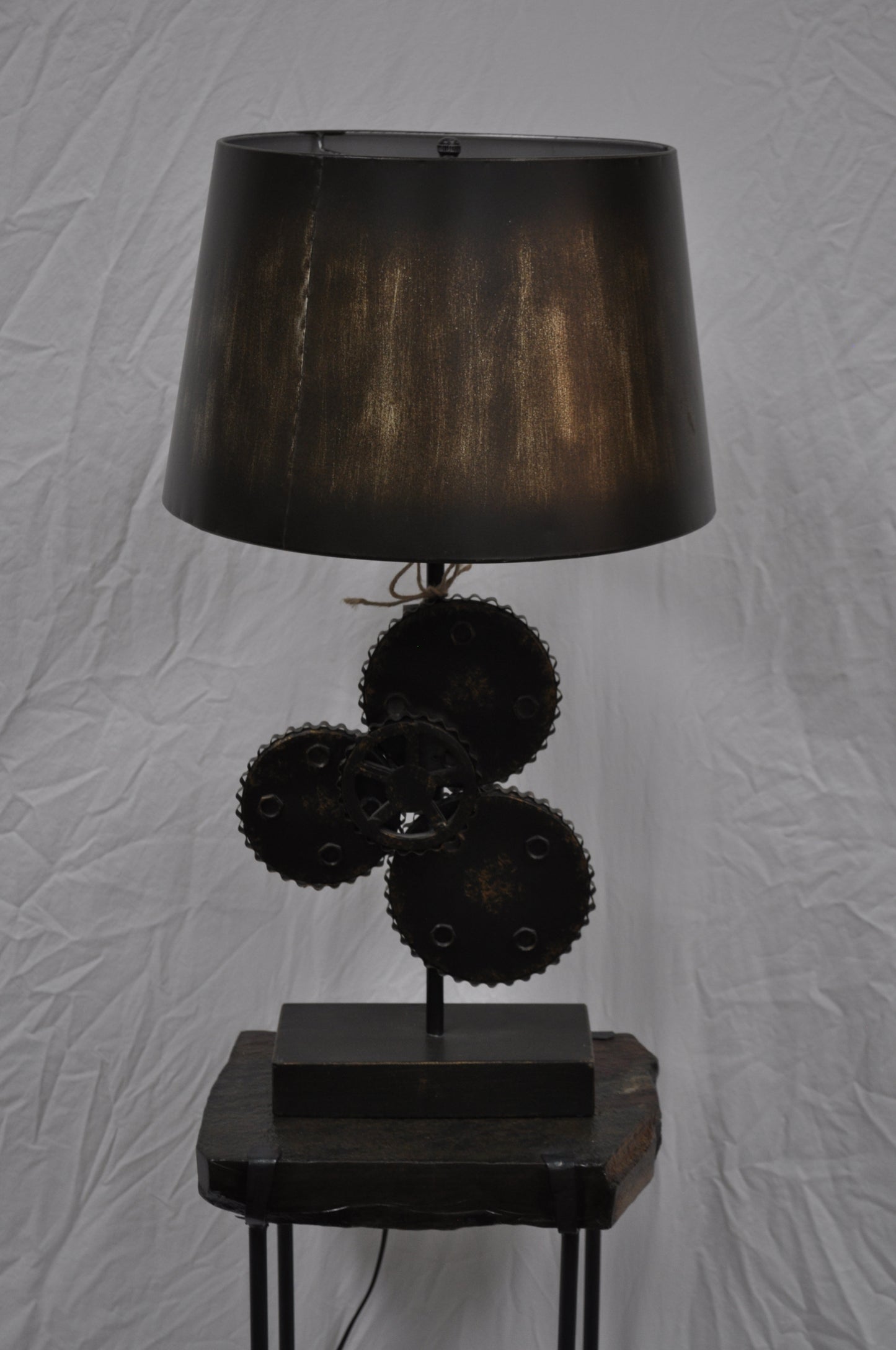 Gear table lamp